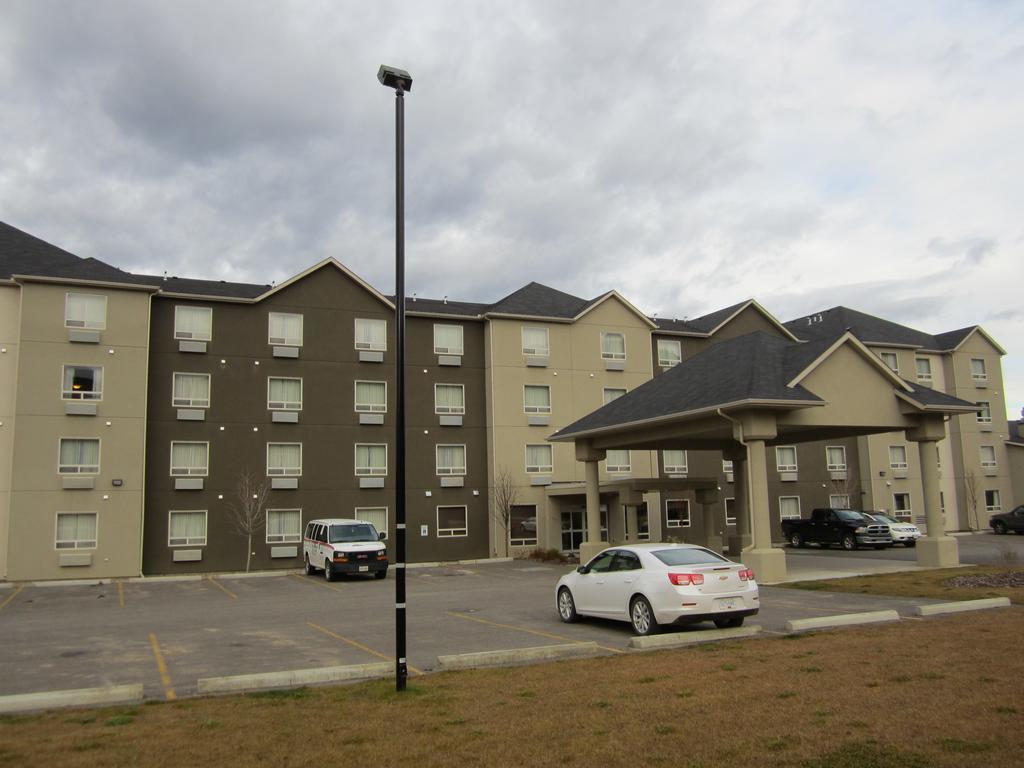Trend Mountain Hotel & Conference Centre Tumbler Ridge Exterior foto