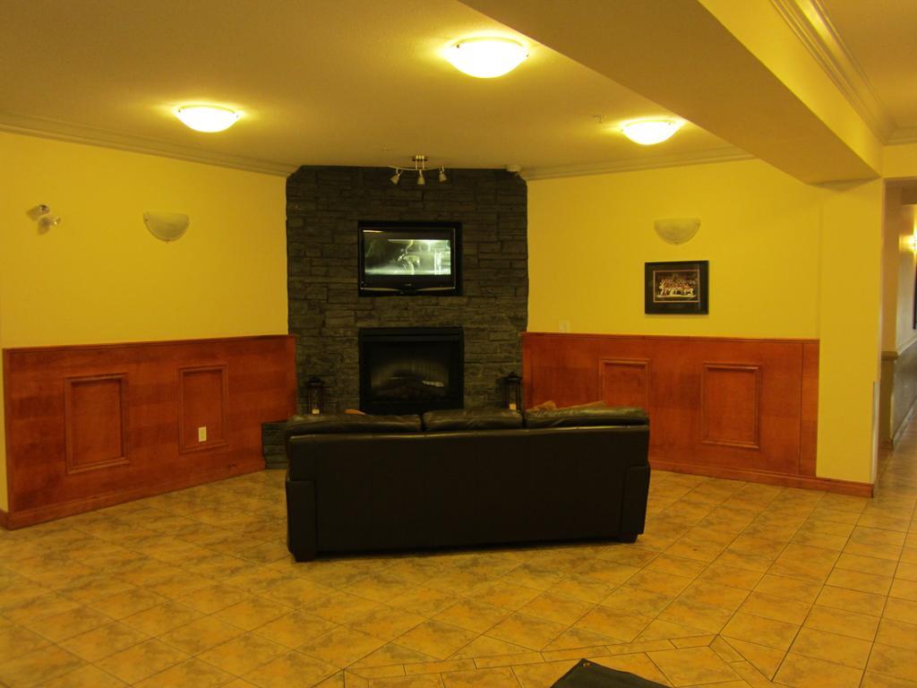 Trend Mountain Hotel & Conference Centre Tumbler Ridge Exterior foto