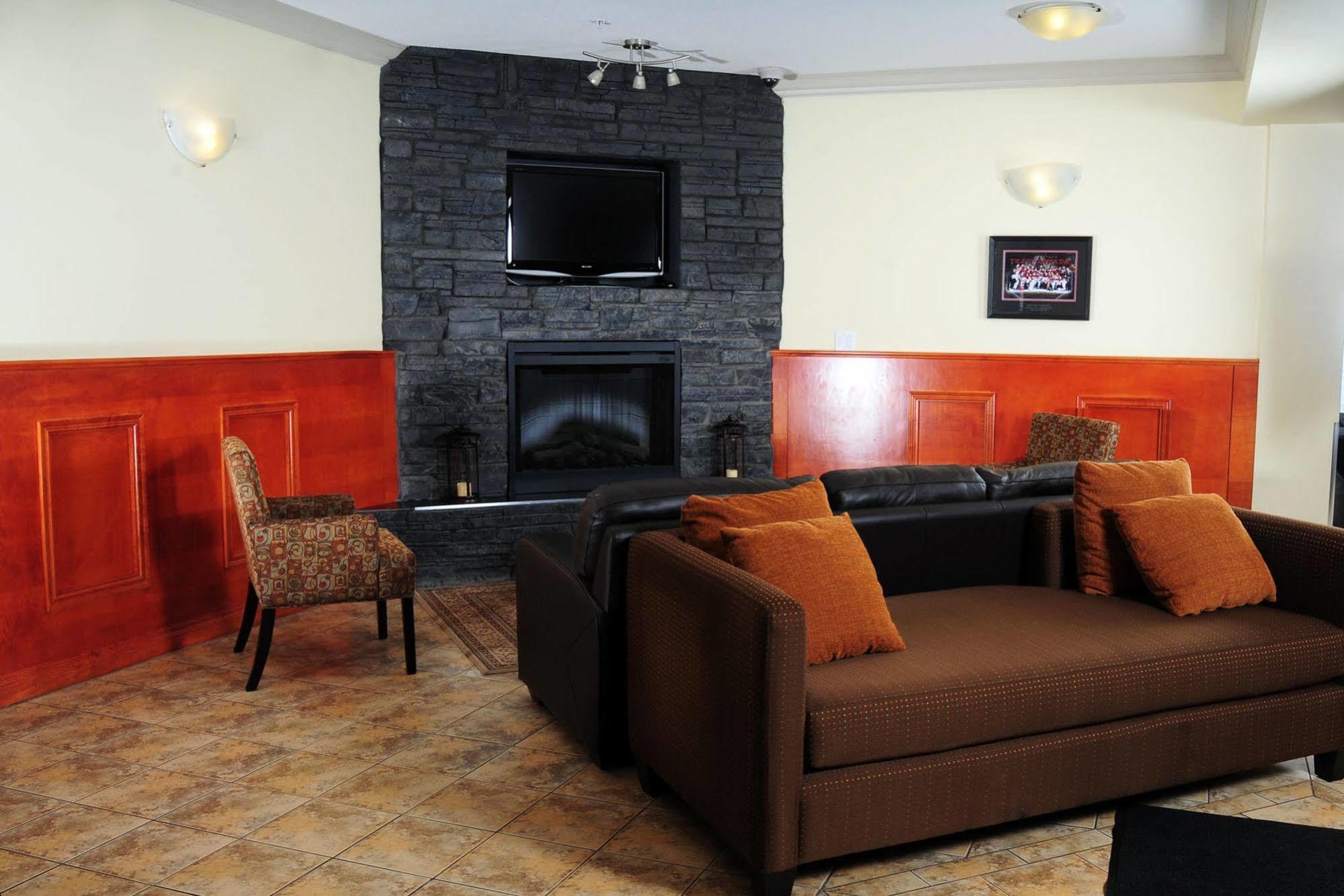 Trend Mountain Hotel & Conference Centre Tumbler Ridge Exterior foto